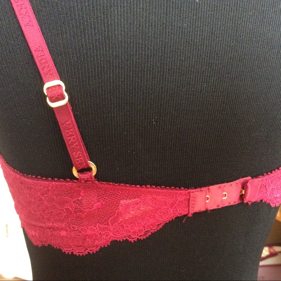 Vintage Victoria’s Secret Lace Plunge Bra 34C - Picture 7 of 13